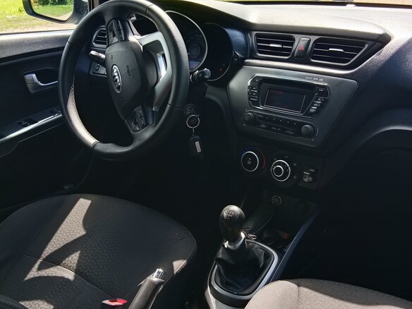 2013 Kia Rio III, белый, 500000 рублей - вид 4