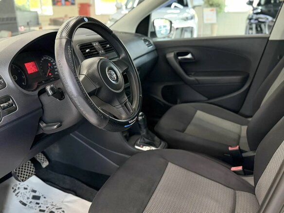 2011 Volkswagen Polo V, серебристый, 830000 рублей - вид 14