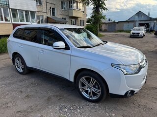 2014 Mitsubishi Outlander III, белый, 1550000 рублей, вид 4