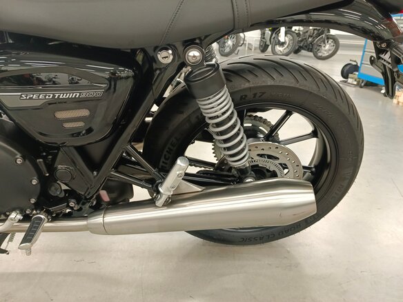 2023 Triumph Speed Twin, чёрный, 930000 рублей - вид 15