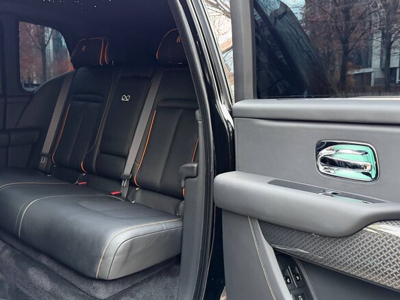 2026 Rolls-Royce Cullinan Black Badge I Рестайлинг (Series II), чёрный, 59850000 рублей - вид 25