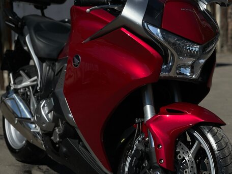 2011 Honda VFR 1200, красный, 850000 рублей, вид 1