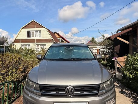 2017 Volkswagen Tiguan II, серебристый, 2200000 рублей, вид 4