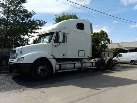 2004 Freightliner Columbia, белый, 2000000 рублей, вид 3