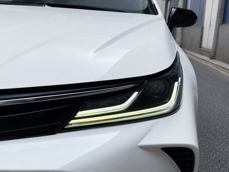 2022 Toyota Corolla XII (E210), белый, 1490000 рублей, вид 3