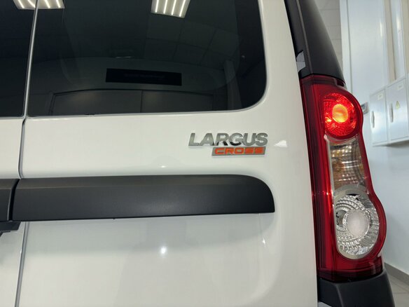 2026 Lada (ВАЗ) Largus Cross I Рестайлинг, белый, 2022000 рублей - вид 6