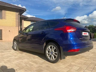 2017 Ford Focus III Рестайлинг, синий, 900000 рублей, вид 2