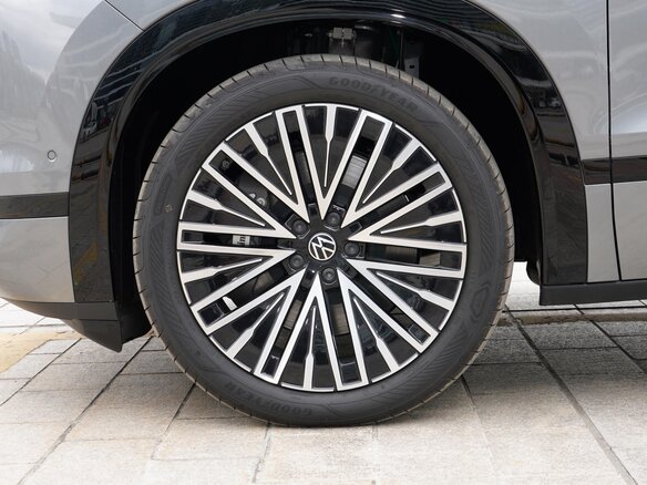 2026 Volkswagen ID.Era 9X 65.2 kWh, серебристый, 9998000 рублей - вид 16