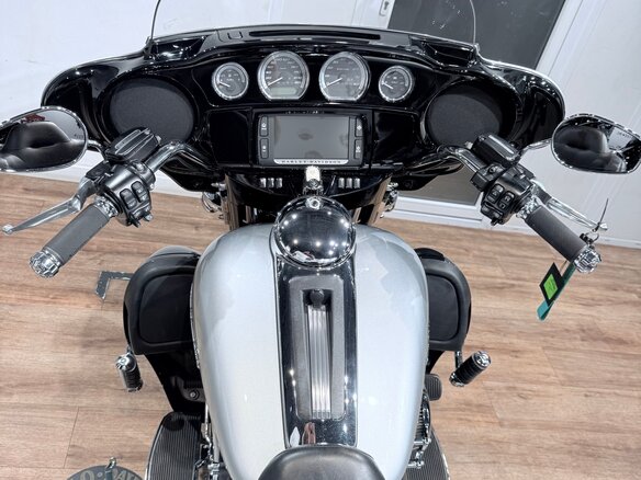 2015 Harley-Davidson Electra Glide, серебристый, 1399000 рублей - вид 25