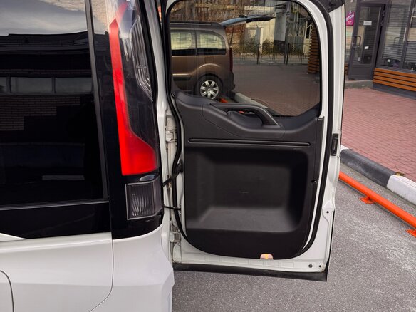 2018 Honda Stepwgn Spada V Рестайлинг, белый, 2100000 рублей - вид 22