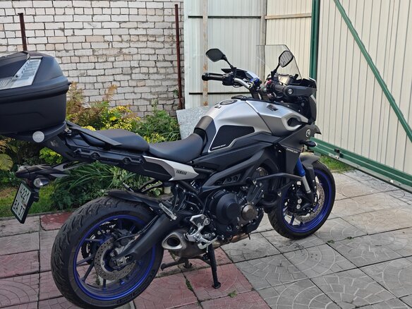 2015 Yamaha MT-09 Tracer (FJ-09), серебристый, 830000 рублей - вид 1
