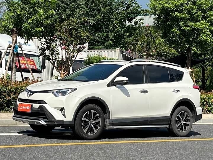 Открыть фотографии: Toyota RAV4 IV (XA40) Рестайлинг