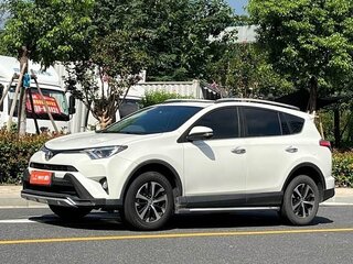 2019 Toyota RAV4 IV (XA40) Рестайлинг, белый, 1840000 рублей, вид 1