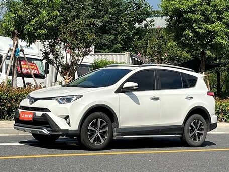 Toyota RAV4 IV (XA40) Рестайлинг