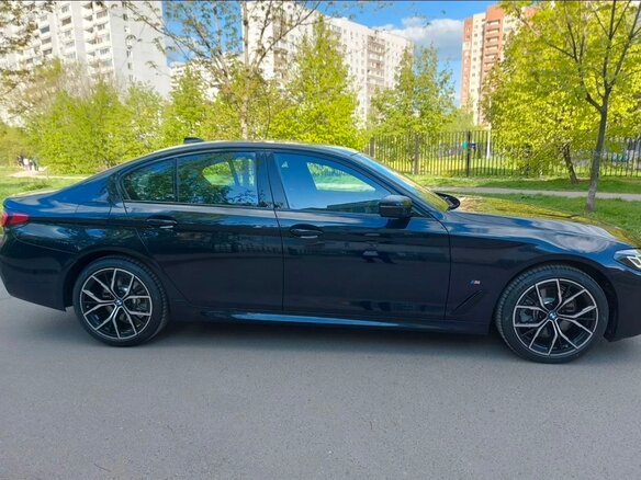 2022 BMW 5 серии 520d xDrive VII (G30/G31/G38) Рестайлинг, чёрный - вид 3