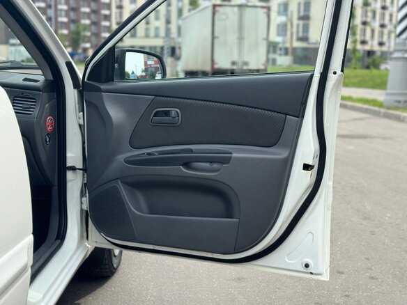 2011 Kia Rio II Рестайлинг, белый - вид 15