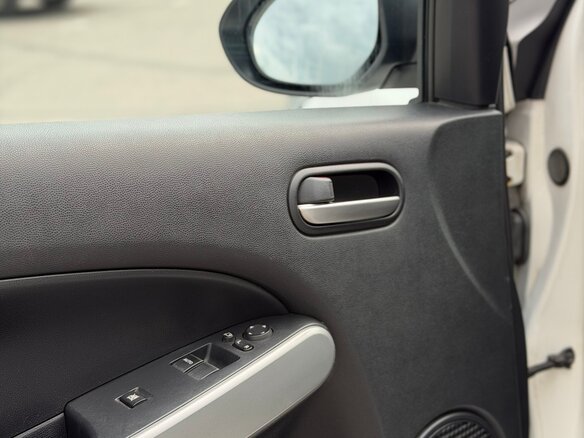 2011 Mazda 2 II Рестайлинг (DE2), белый - вид 8