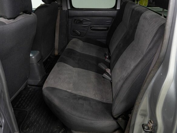 2010 Nissan NP300, серебристый, 1040000 рублей - вид 12