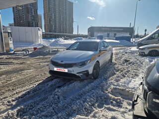 2019 Kia Optima IV Рестайлинг, белый, 1200000 рублей, вид 2