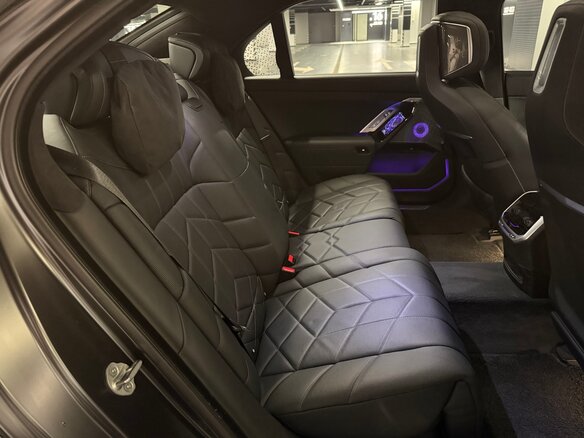 2022 BMW 7 серии 740i VII (G70), чёрный, 9570000 рублей - вид 39