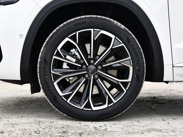 2026 Geely Monjaro (Xingyue L) I Рестайлинг 2 (China Market), белый, 3750000 рублей - вид 14