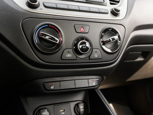 2021 Hyundai Solaris II Рестайлинг, белый, 1437000 рублей - вид 9