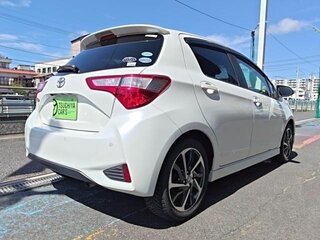 2018 Toyota Vitz III (XP130) Рестайлинг 2, белый, 930000 рублей, вид 2