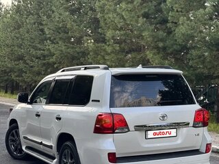 2013 Toyota Land Cruiser 200 Series Рестайлинг 1, белый, 4299000 рублей, вид 4