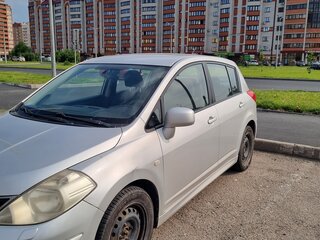 2010 Nissan Tiida I Рестайлинг, серебристый, 600000 рублей, вид 4