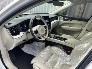 2025 Volvo XC60 II Рестайлинг 2, белый, 6890000 рублей, вид 5