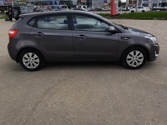 2013 Kia Rio 4-speed III, серый, 959000 рублей - вид 5