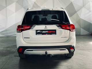 2019 Mitsubishi Outlander III Рестайлинг 3, белый, 2100000 рублей, вид 5