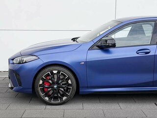 2026 BMW 1 серии M135 xDrive IV (F70), синий, 8550000 рублей, вид 4