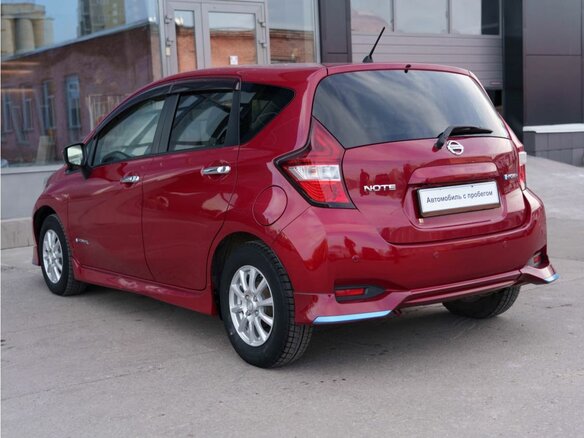 2018 Nissan Note e-Power II Рестайлинг, красный, 1155000 рублей - вид 6