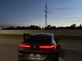 2021 BMW X6 40i III (G06), серый, 7200000 рублей, вид 3
