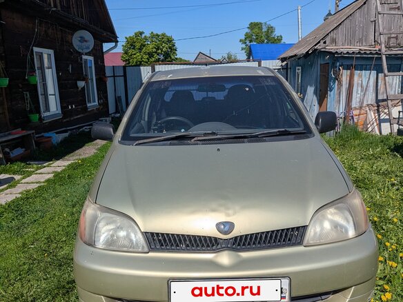 2000 Toyota Platz, золотистый, 280000 рублей