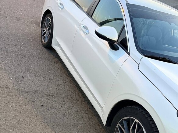2020 Kia K5 III, белый, 1800000 рублей - вид 1