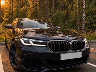 2021 BMW 5 серии M550i xDrive VII (G30/G31/G38) Рестайлинг, серый, 8490000 рублей, вид 2