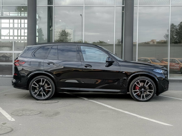 2024 BMW X5 40i IV (G05/G18) Рестайлинг, чёрный - вид 3