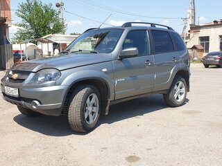 2017 Chevrolet Niva I Рестайлинг, серый, 800000 рублей, вид 2
