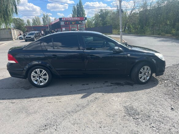 2010 Opel Astra H Рестайлинг, чёрный - вид 4