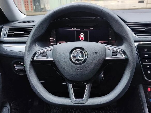 2023 Skoda Superb III Рестайлинг, серебристый, 2190000 рублей - вид 7