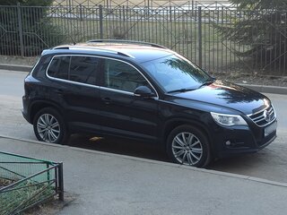 2010 Volkswagen Tiguan I, чёрный, 1000000 рублей, вид 4