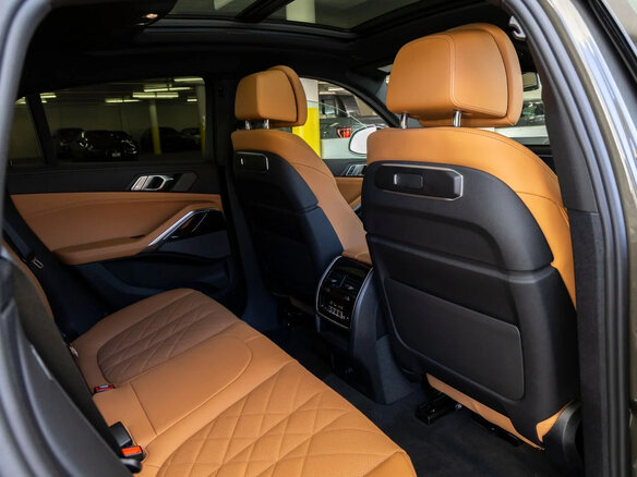 2026 BMW X6 40i III (G06) Рестайлинг, серебристый - вид 24