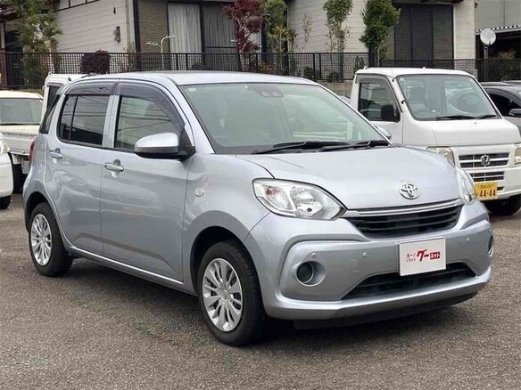 2020 Toyota Passo III Рестайлинг, серебристый, 650000 рублей - вид 2