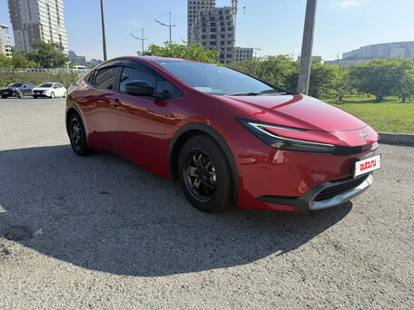 2023 Toyota Prius PHV ZVW52 IV (XW50), красный, 3300000 рублей, вид 3
