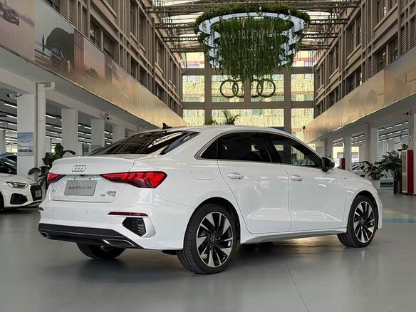 2023 Audi A3 35 TFSI Long IV (8Y), белый, 1710000 рублей - вид 3