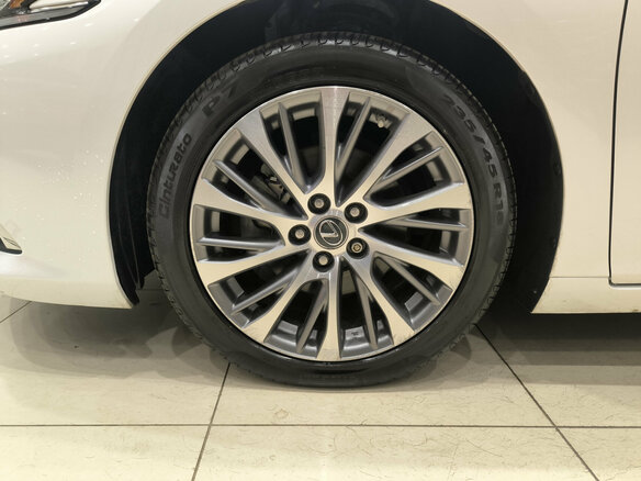 2020 Lexus ES 250 VII, белый, 4220000 рублей - вид 17