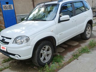 2013 Chevrolet Niva I Рестайлинг, белый, 520000 рублей, вид 1