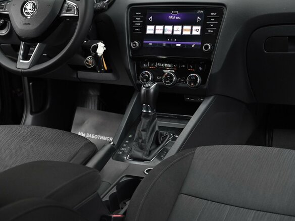 2017 Skoda Octavia III (A7) Рестайлинг, коричневый, 1765000 рублей - вид 7